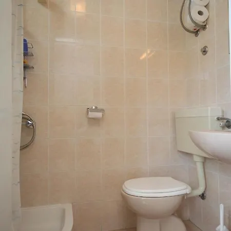 Apartment 6901b